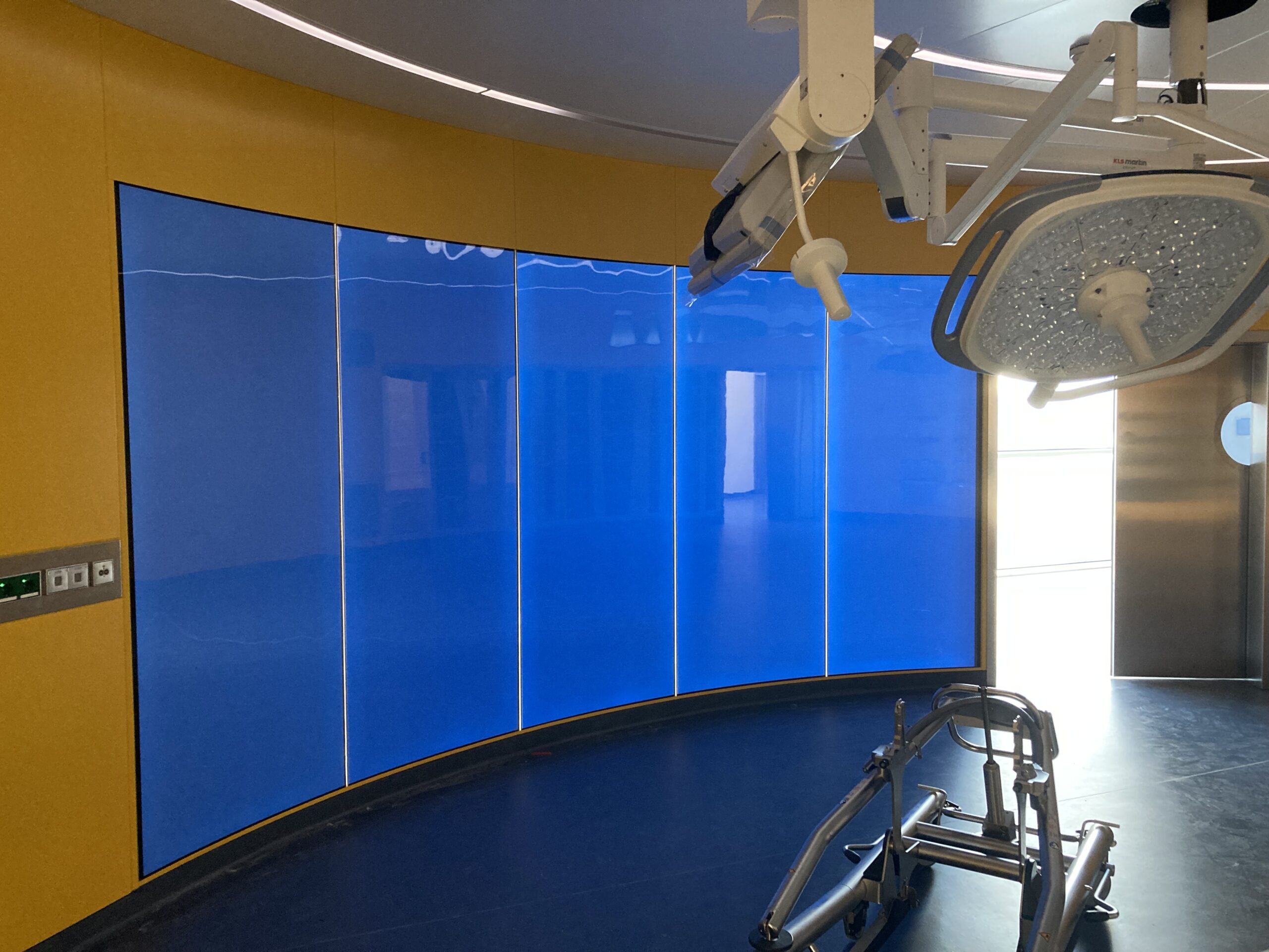Hygienic Blackout Smart Glass delivers multi-state privacy in a surgery theatre, allowing this challenging healthcare setting to offer privacy when required..